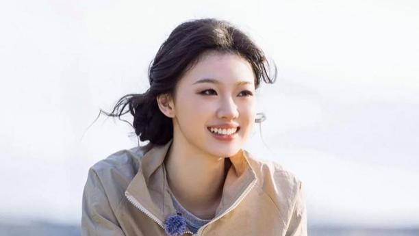 单依纯遭于正炮轰毁约，娱乐圈的‘口头承诺’还能信吗？