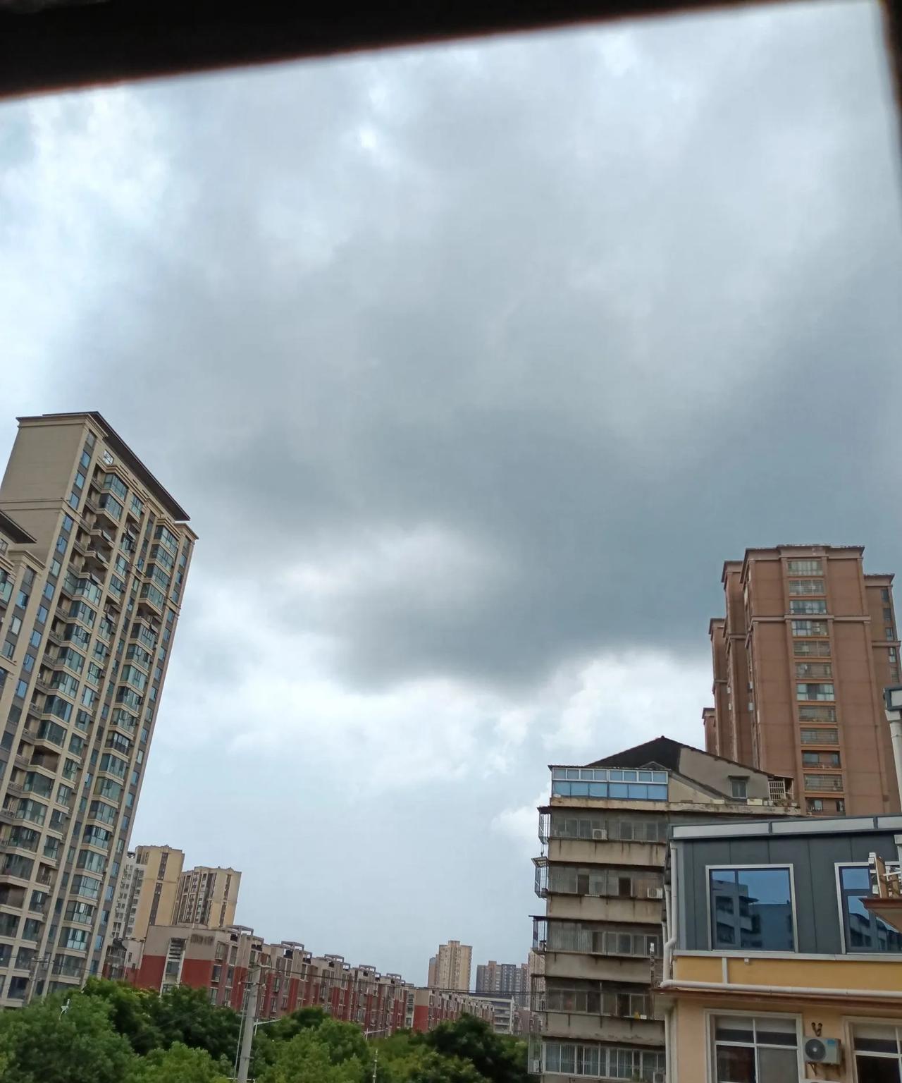 今天(7月21日，星期一)下午3点钟不到，我在湖北省荆州市沙市区的家中空调房间里