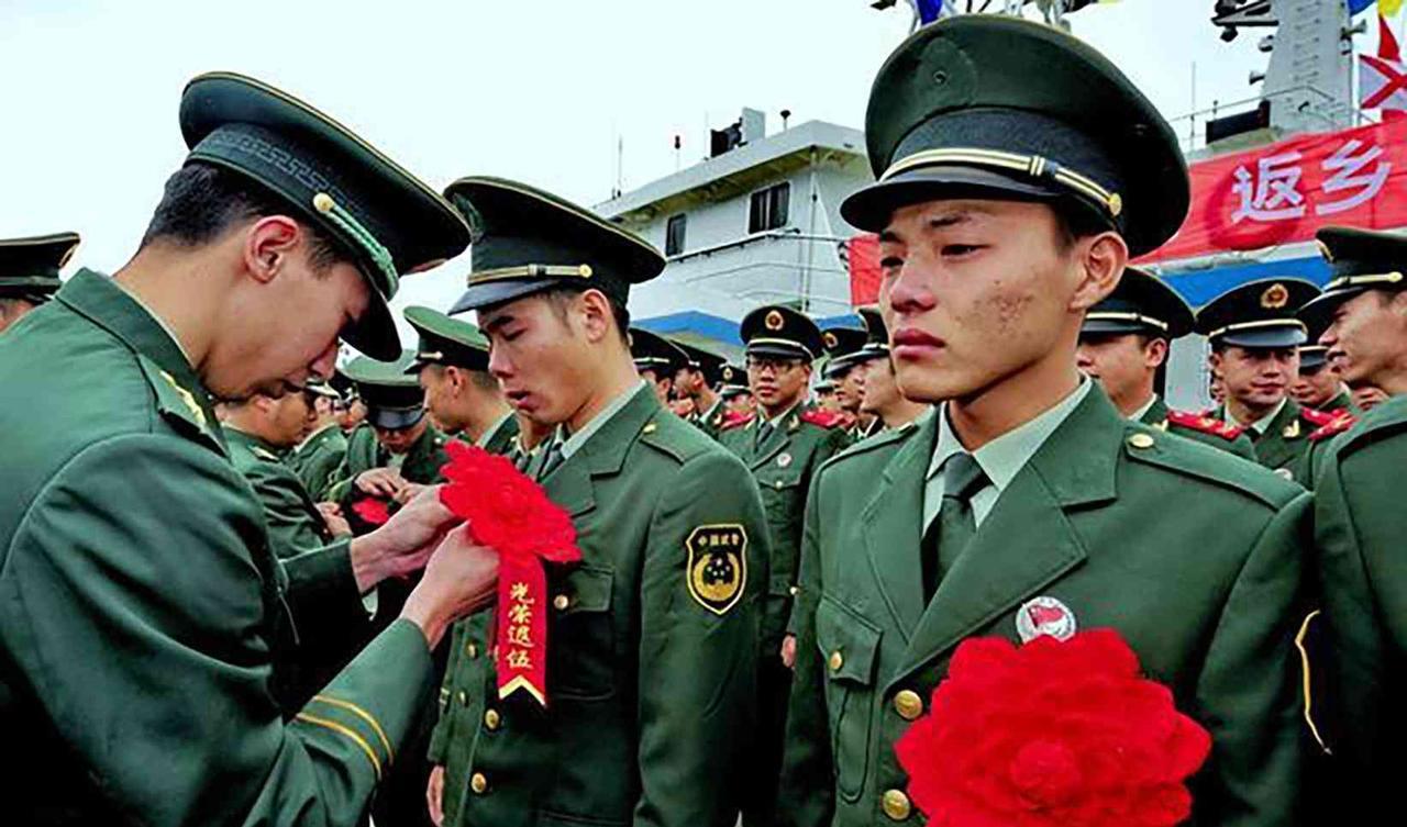 网上说，有一万多名退役军人要安排到学校任教。
让他们教什么课呢？体育？文化课？