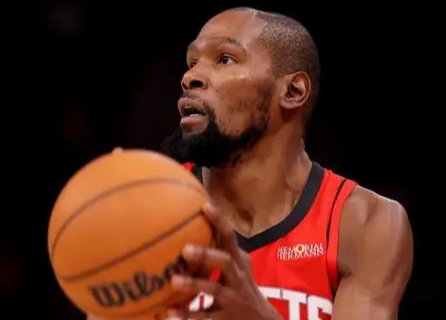 阿门：“第一次看杜兰特训练时，我以为自己已经练得很刻苦了，但他告诉我，训练必须带