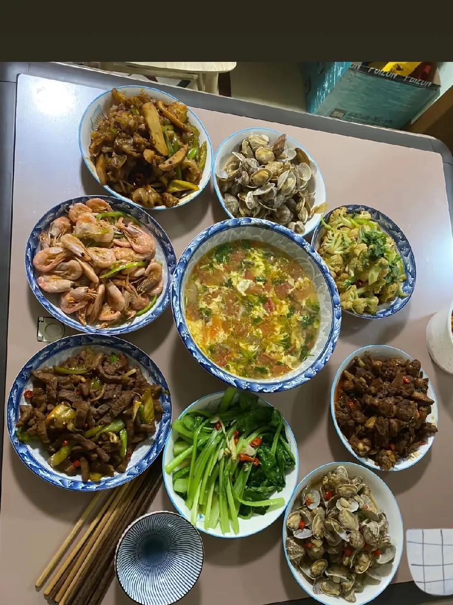 太感动了！
我小姨为了经常陪我妈妈，特意在我妈家附近找了个给小厂子做晌午饭的活，