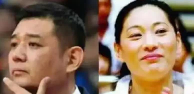 参加蓝球名人堂的巩晓彬李昕上了热搜，捧打不散的鸳鸯在北京又相逢，曾经相恋九年的金