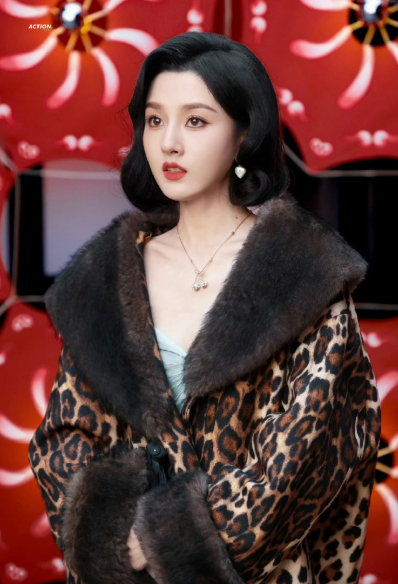 这波属于统治区了！
民国，现代，都市统统塞宋祖儿手里
宋祖儿好美 ​​​