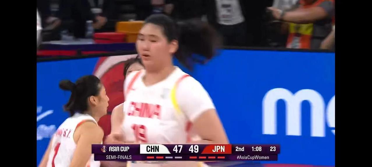 张子宇上半场12分6板，巩晓彬谈她的使用隐患，真的不算夸大其词
张子宇爸妈都是篮