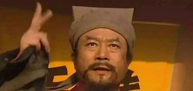 生活中遇到“宋江式”的人，该怎么相处？
聊《水浒传》时，很多人说宋江“伪善”“会