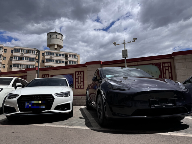 Model Y 新提车浅聊
SEXY是特斯拉当时车型的命名，E被注册了，用了3代