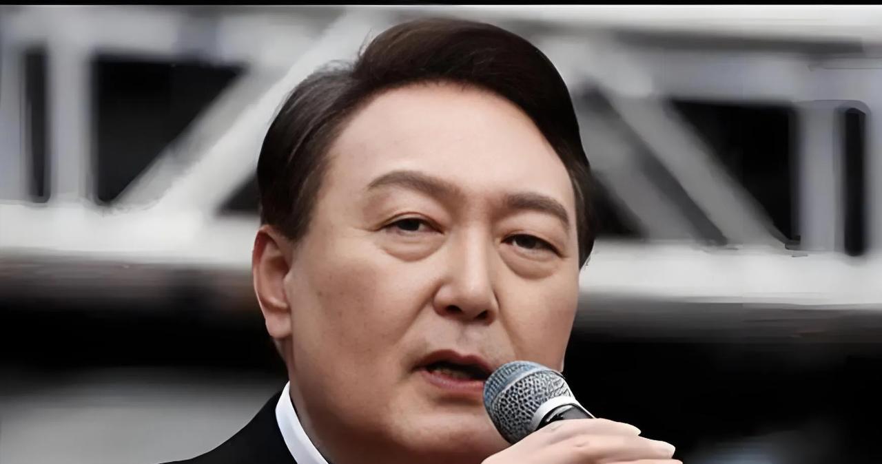 尹锡悦认为，以前韩国总统住在青瓦台，而青瓦台这个地方不好，所以导致韩国总统经常被