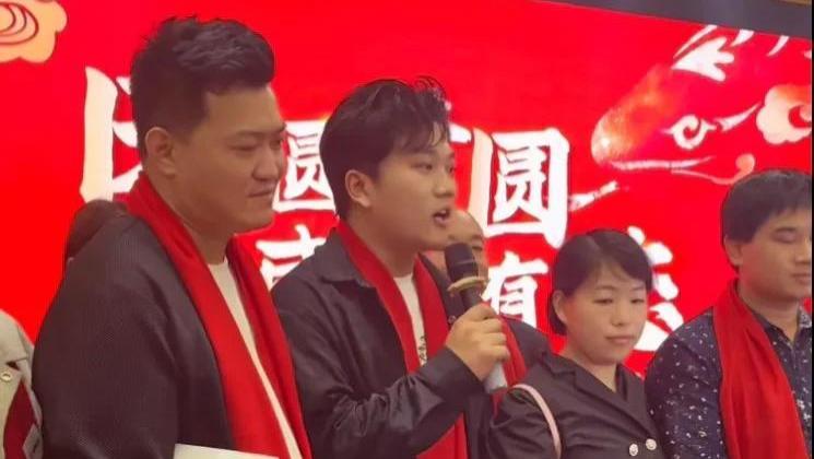 失散24年父子终团圆，谢爸百万豪礼赠爱子，谢浩男婉言谢绝百万座驾