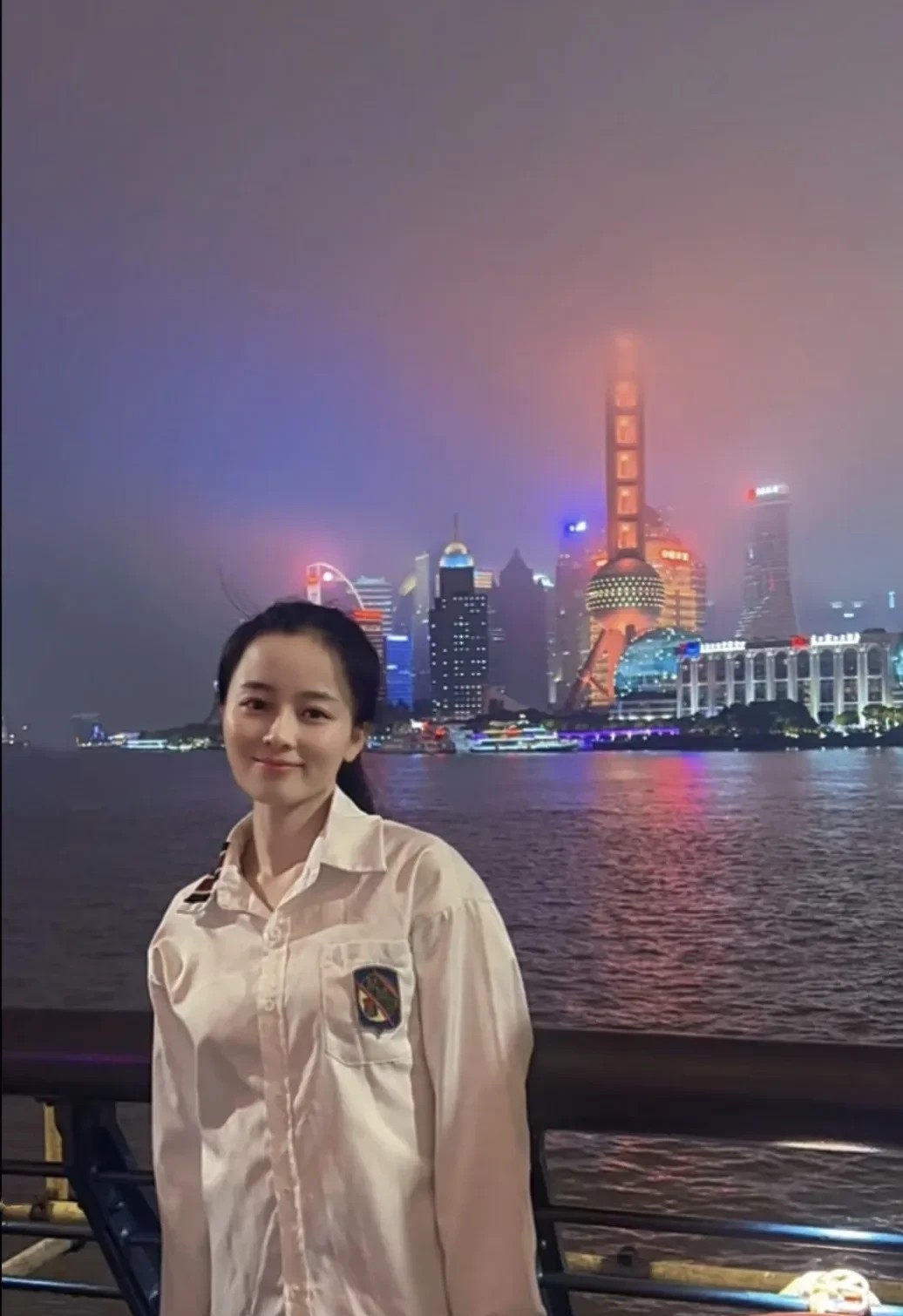好喜欢这张照片，但是衣服有点丑…能换吗？