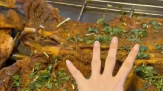 36斤活羊烤完剩6.9斤：一锤子买卖最终砸了自己的脚