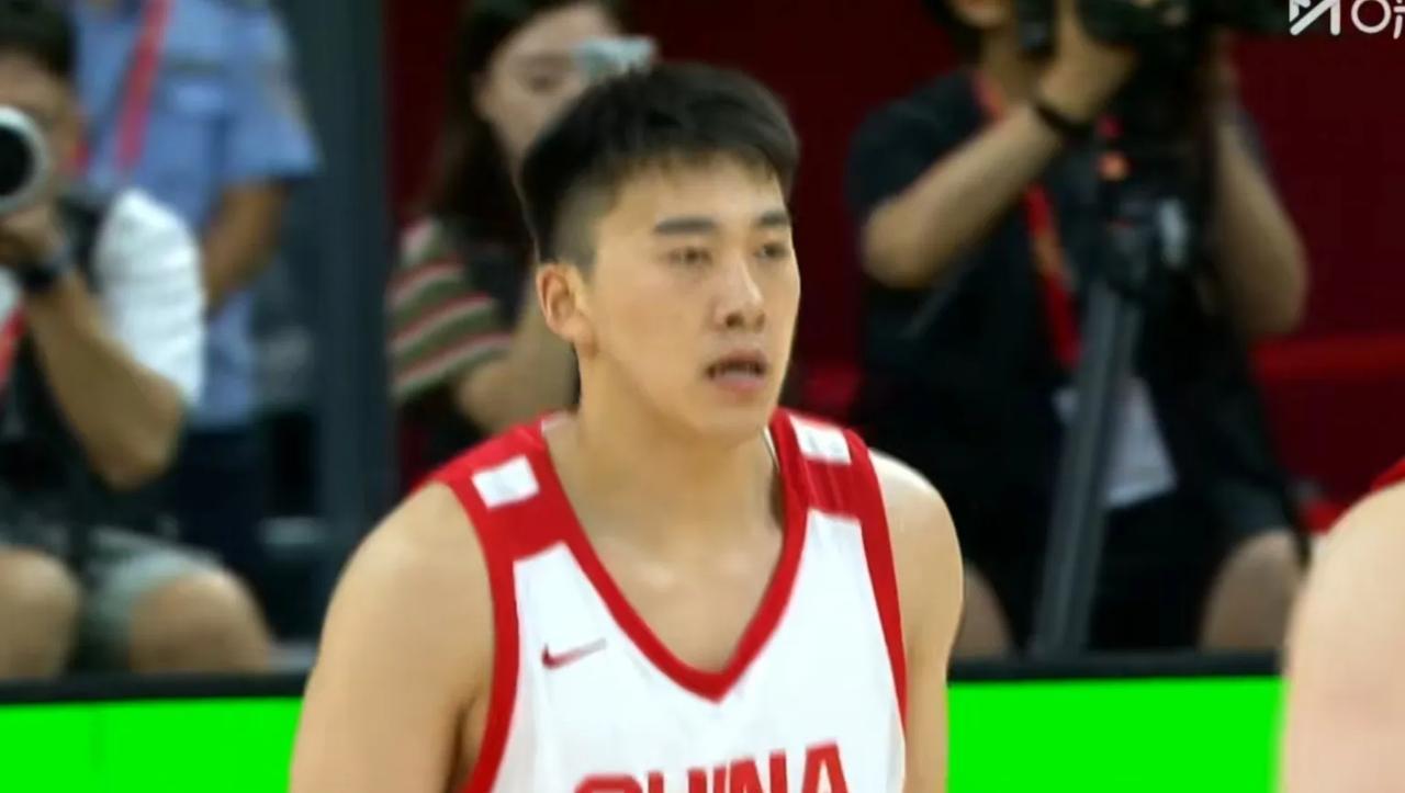 中国男篮与委内瑞拉男篮的第一场热身赛刚刚结束，最终中国男篮77：49大胜对手。这