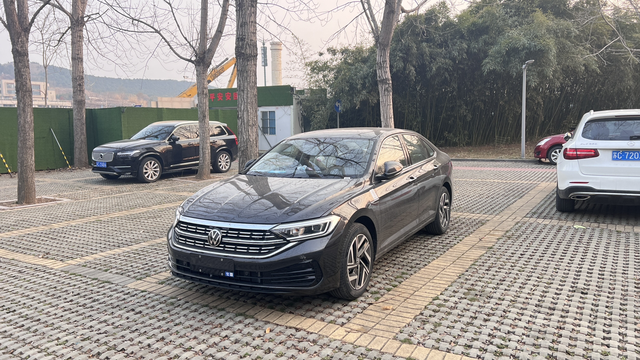 你们开速腾都用什么腰靠啊
买了速腾之后腰靠换了几个，调座椅，开时间长还是会腰酸，