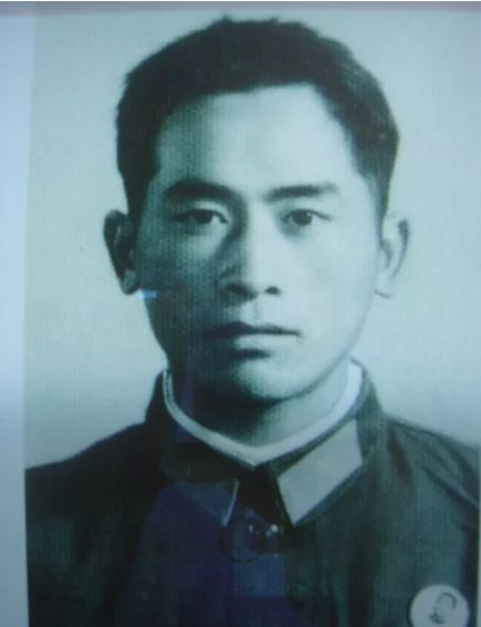 “首长救救俺爹吧！”1997年，一个女人将一枚勋章递给47集团军军长，没想到这枚