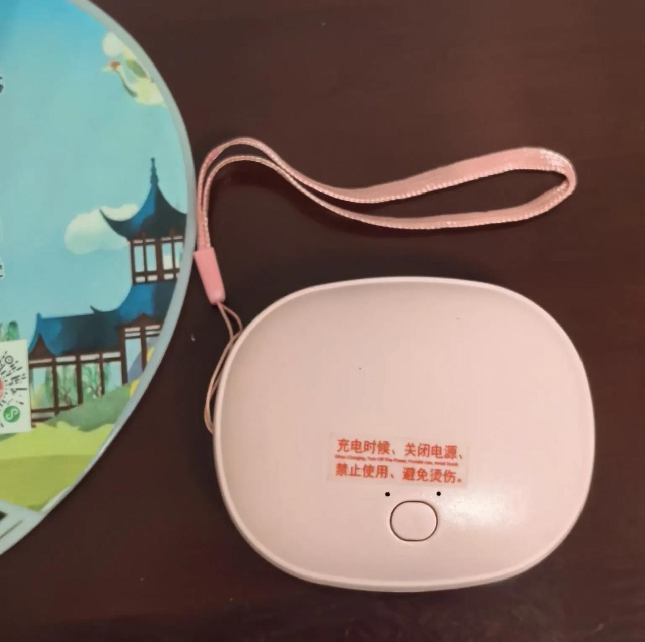 昨天晚上我赶紧把我的三个充电宝都找出来，不敢用了！
民航局昨天发布紧急通知，从明