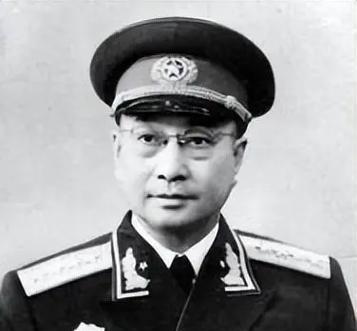 陈赓援越，胡志明派来三名妇女服务，陈赓笑称：姑娘，小姐，大嫂。陈赓援助越南，胡志