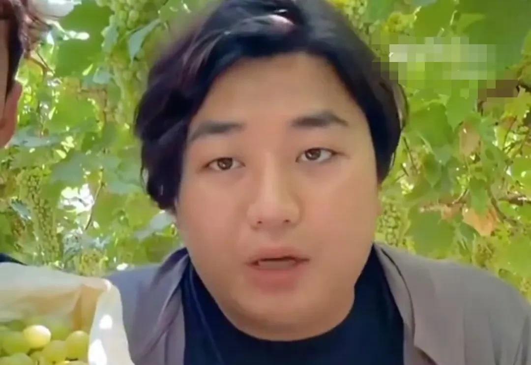 有网友在全红婵的哥哥直播说：“你现在飘了。”
全红婵哥哥一看，马上回怼道：“我有