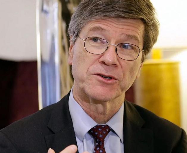 美国什么时候会跌下世界第一的位置呢？说出来你可能不信，美国教授前几天就说过，“美