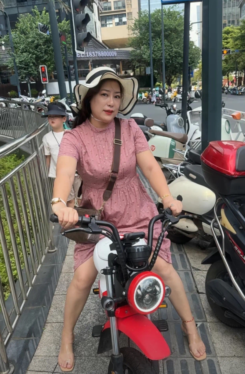狭路相逢，让她还是等她让我？