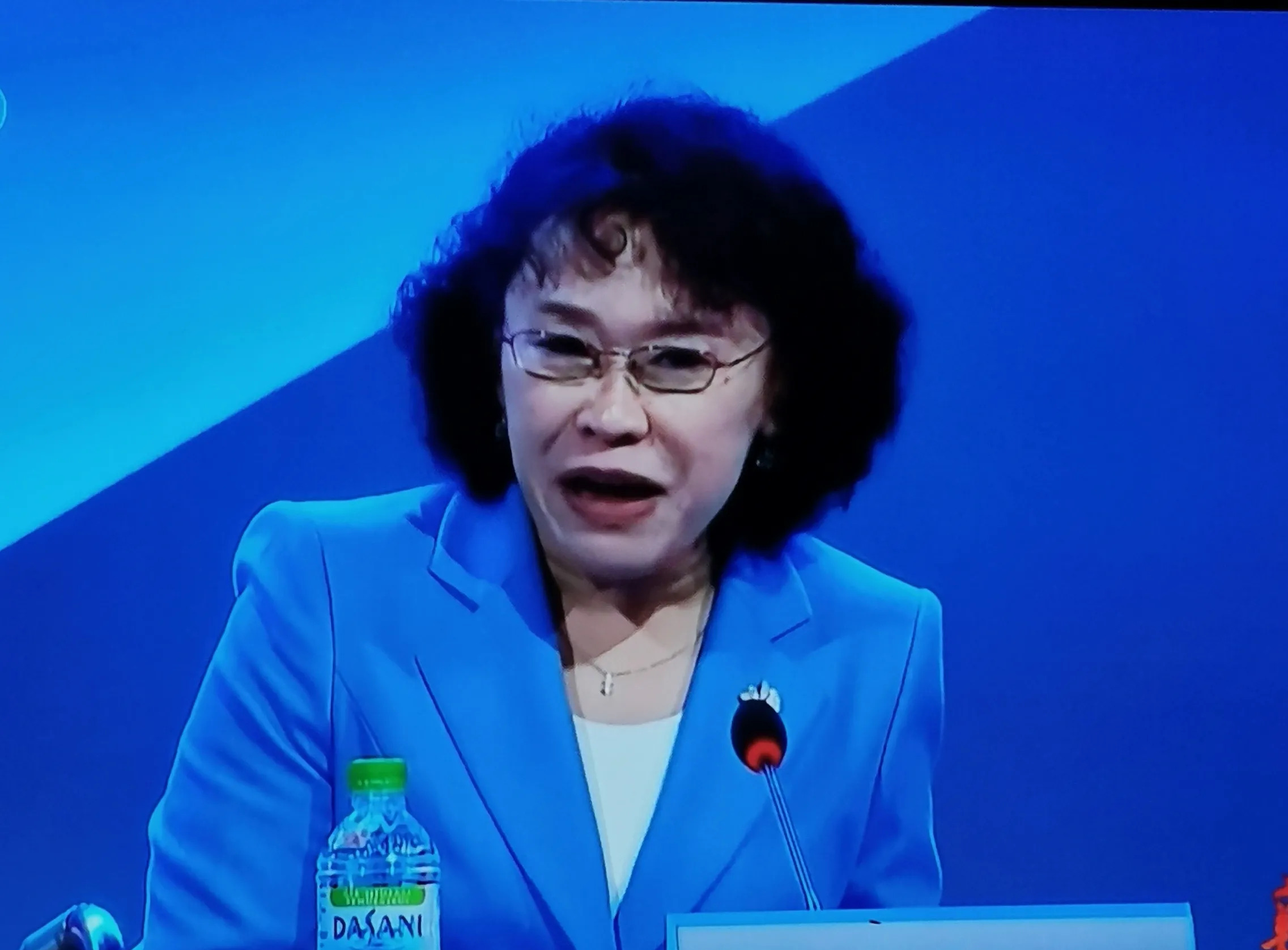 海迪阿姨，她怎么活得比霍金还长？











---







