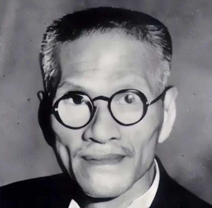 1945年，戴笠在北平邀请50多个汉奸吃饭，待众人到齐后，戴笠说：现在你们都被逮