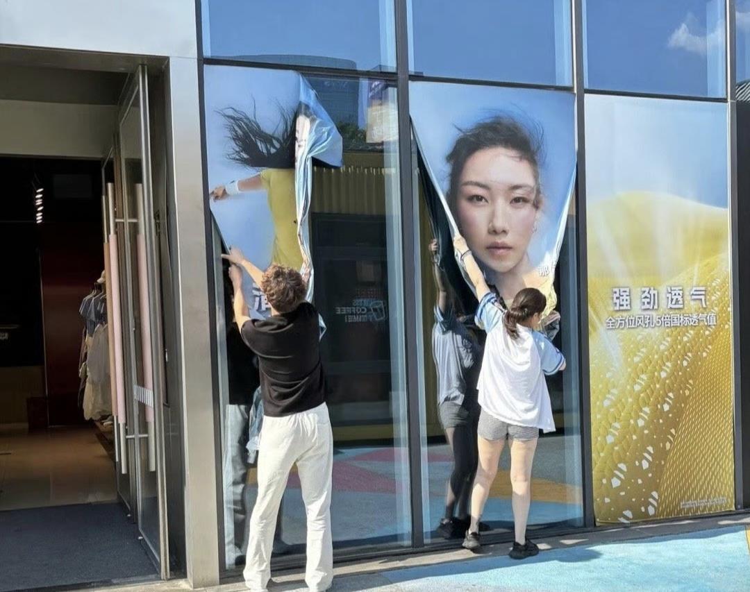 那尔那茜核查通报24小时不到，品牌方开始撤下那尔那茜物料，看来这事已经不是资本能