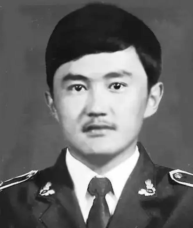 人死之前是有预兆的。哈萨克族民警赛尔江吃完晚饭对妻子说“你今天做的饭特别香”，当