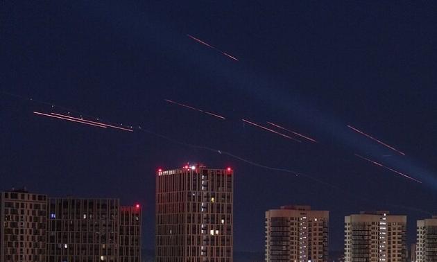 乌克兰可能在莫斯科胜利日前夕进行了无人机夜间袭击演练  2025年5月5日晚，俄