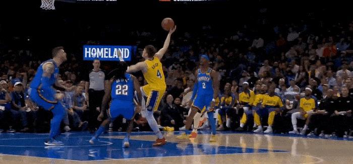 遮天蔽日！哈滕正面大帽克内克特！
在今天NBA常规赛湖人对阵雷霆的第二节比赛中，