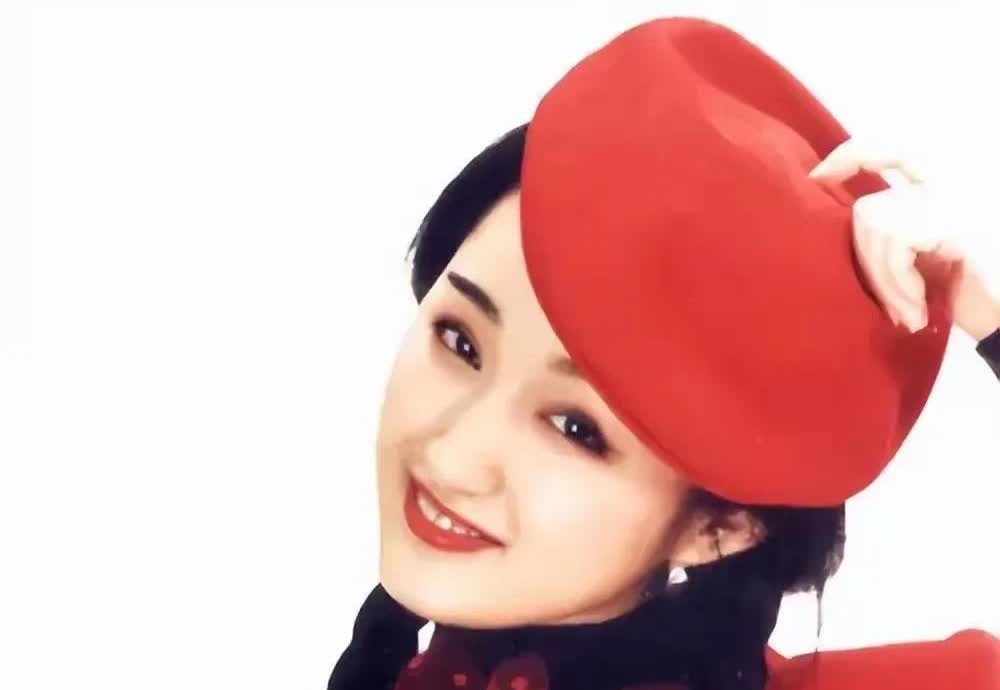杨钰莹一直沉默不语，任凭网络上风言浪语，任凭赖文峰楚铃怎么表演，就是没有任何反应