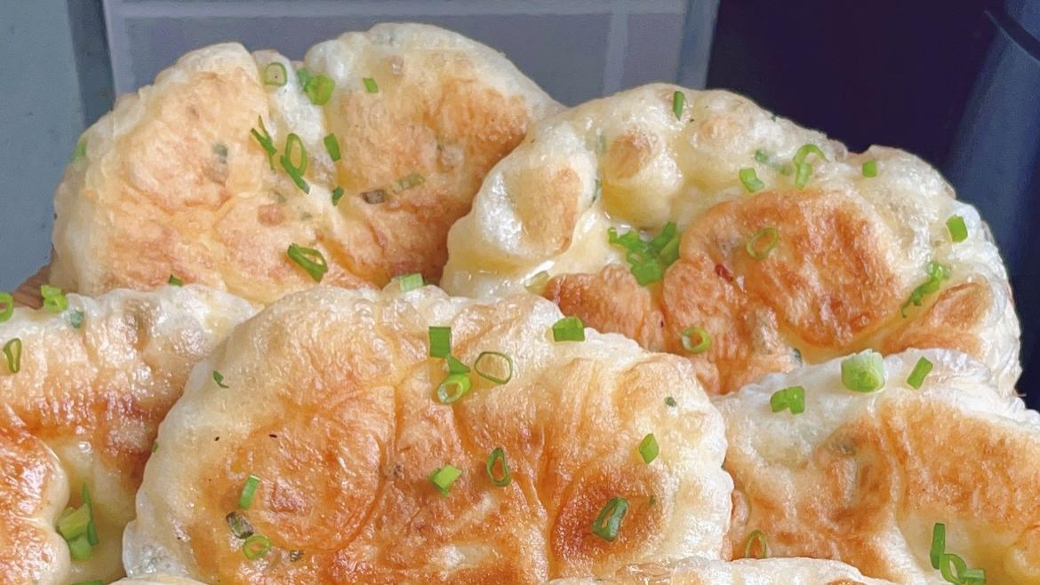 绿意升腾，养生从“葱”开始——家常葱花云朵泡泡饼的轻盈制作