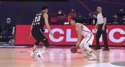 李明，李明，还是李明，人称李大力，身材虽矮却球技超群，每战必有篮板，即使是顶级中