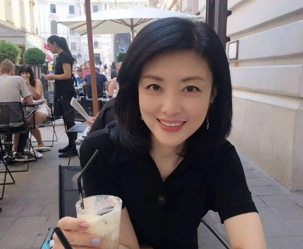 周涛离婚再嫁富豪











你敢信？著名主持人周涛竟然和结婚多年的老