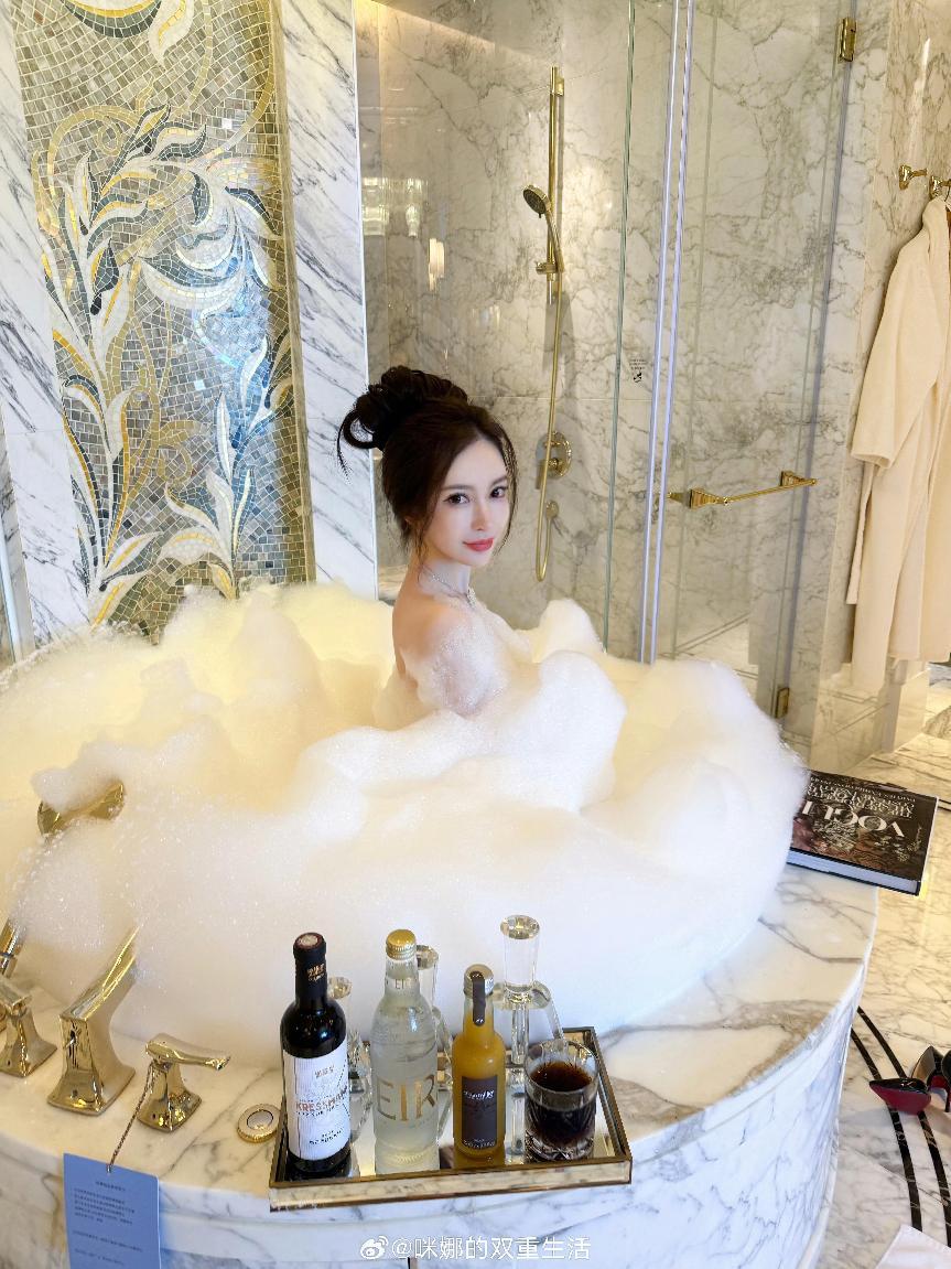 泡泡光影间：看咪娜如何诠释自信