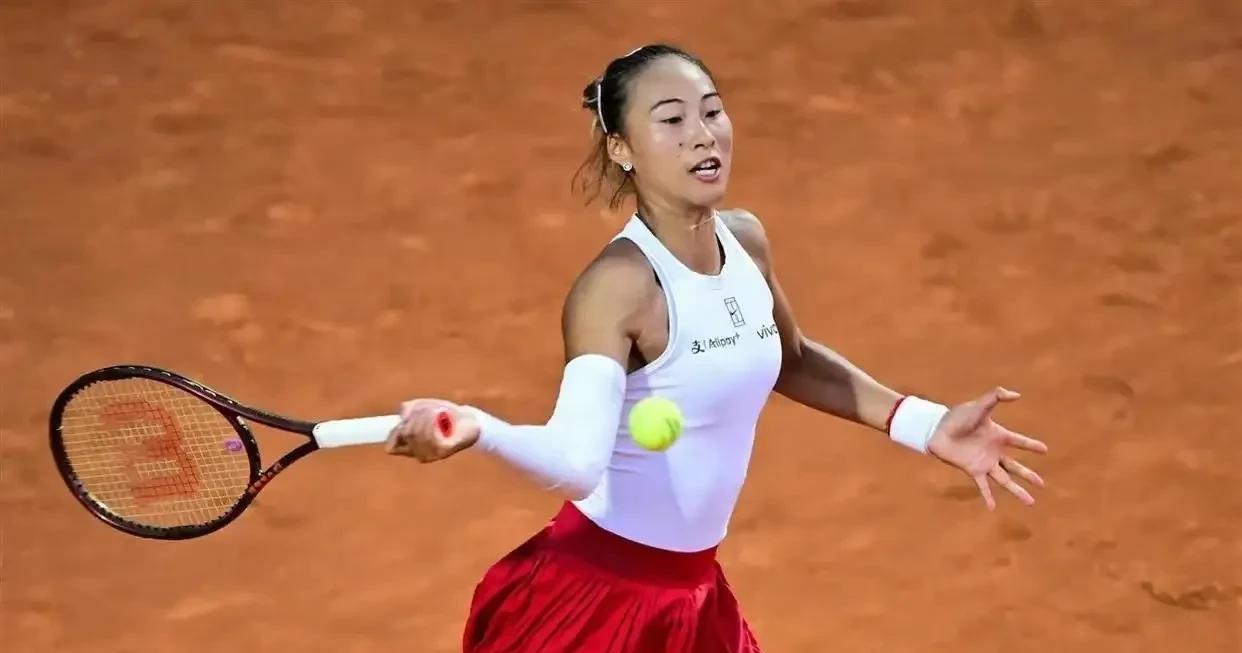 北京时间5月15日凌晨，在WTA1000罗马站女单四分之一决赛中，中国“金花”郑