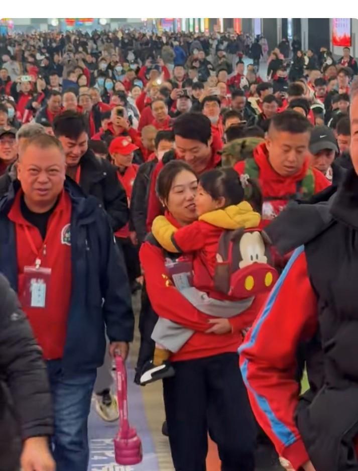 从联赛后期以及亚冠赛场的表现来看，国安习惯性在比赛后半段崩盘，主场输给海牛，亚冠