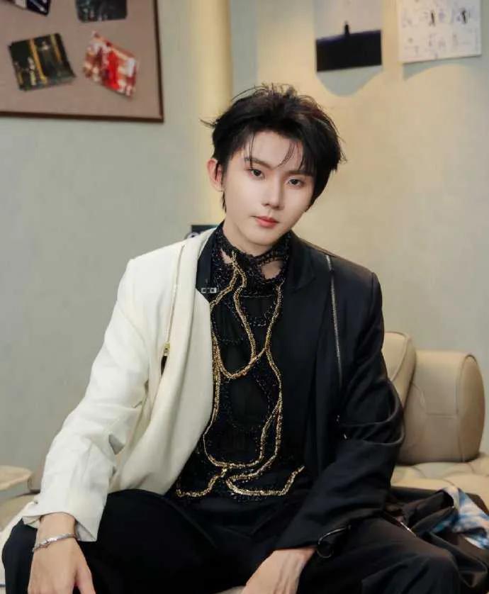 #马嘉祺 难听##马嘉祺云与海#
你们觉得好听吗？个人感觉没有太大突破，