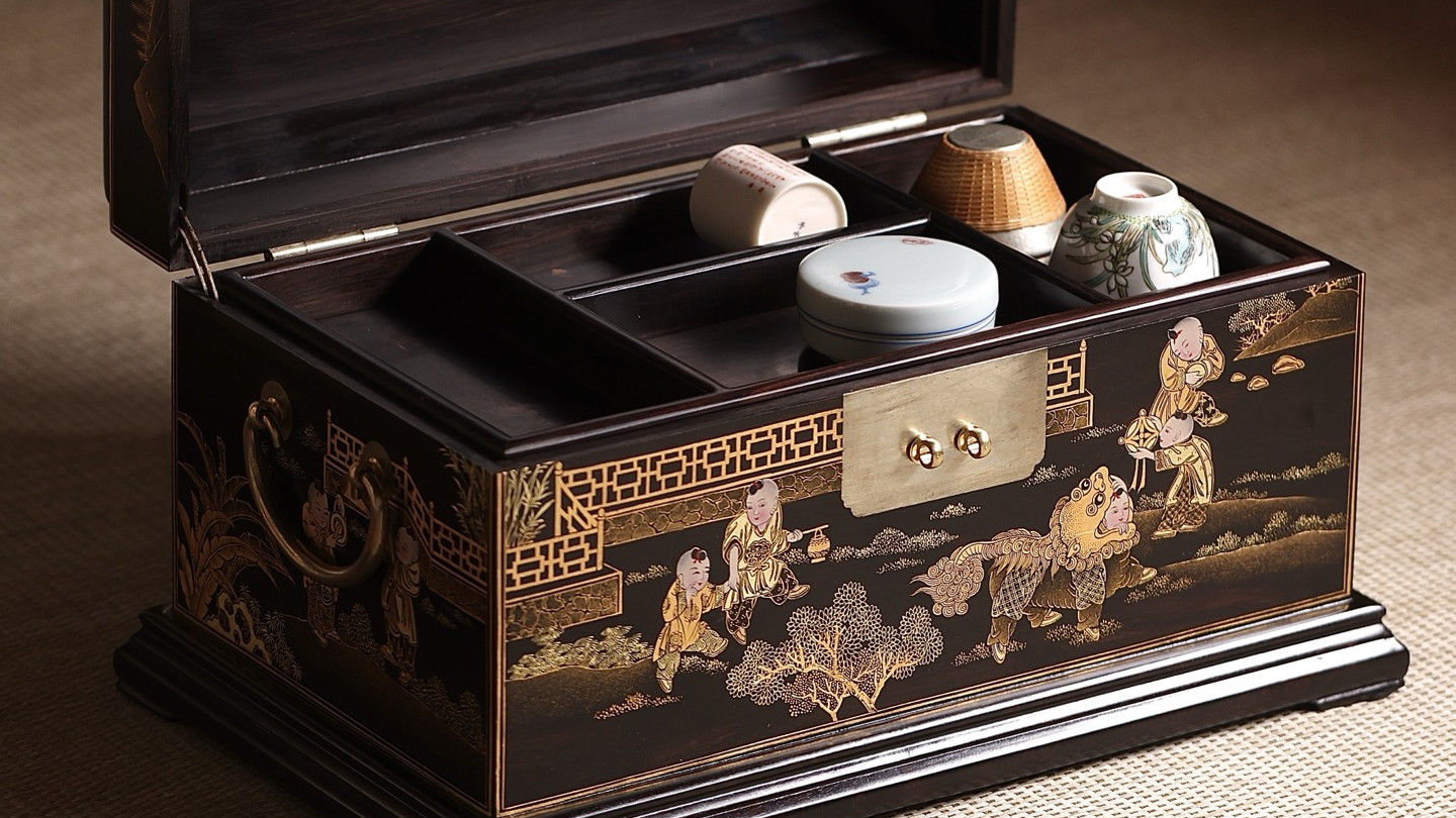 这才叫真正的中式美学！紫光檀描金官皮箱，婴戏图细节美到窒息！