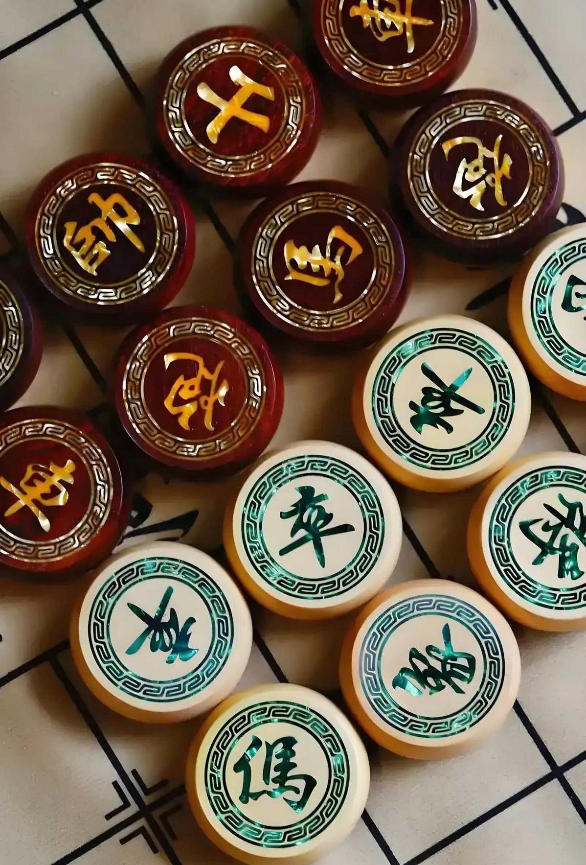 柳泰斗风光上央视
徒弟却饿到吃方便面
古越直播怒问：钱呢？
象棋圈最老派的那尊大