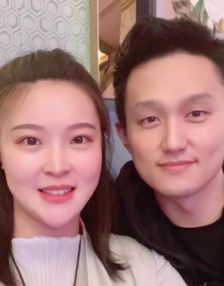 2018年，惠若琪嫁给了杨臻博。但婚后两年，他们却始终要不上孩子，原来是惠若琪有