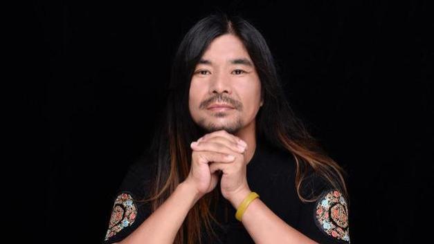 从“烤面筋神曲”到抗癌勇士：面筋哥52岁离世，遗言揭露生命真相