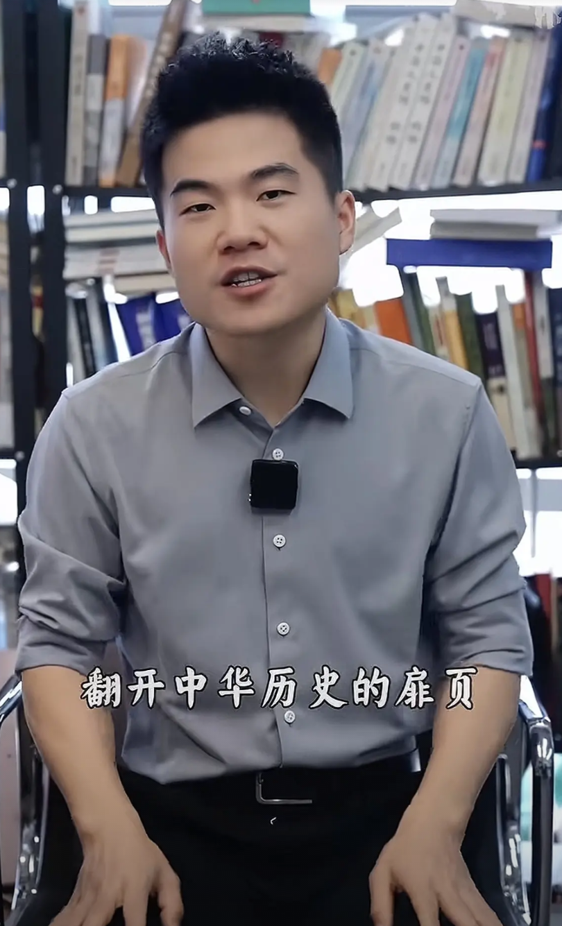 大家发现没？
董宇辉终究还是变了！
他只是个某选的带货主播时，
说的分享的都是大