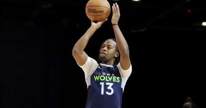 火箭队签下了控卫牛顿，他拿着双向合同。牛顿在发展联盟本赛季出战5次，场均得到28