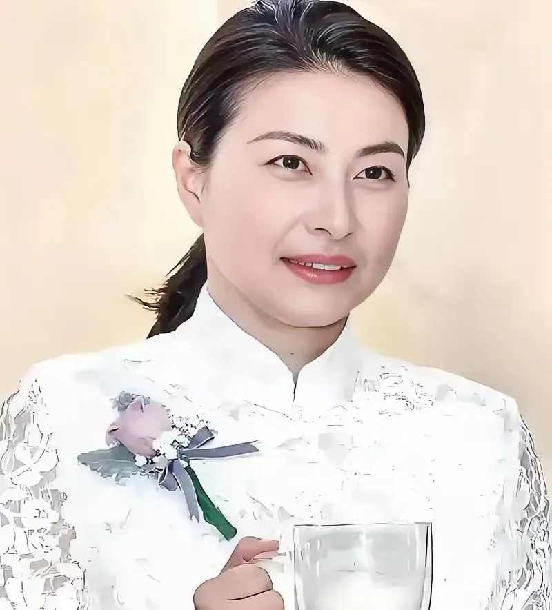 郭晶晶巧妙化解霍家财产纷争











天哪！豪门300亿财产争夺战一