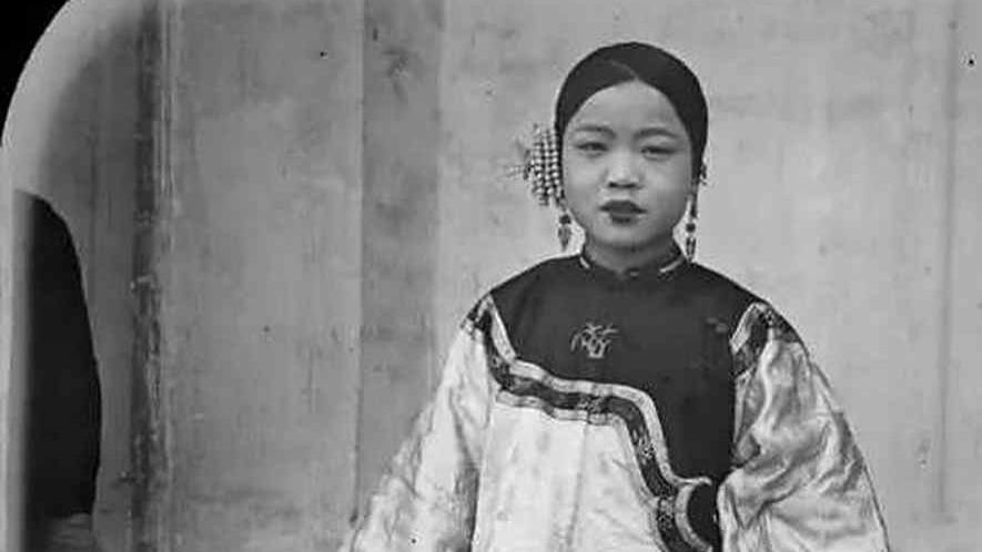 “清朝 = 旗袍雪景”？想多了！古代女性在这儿的日子比黄连苦