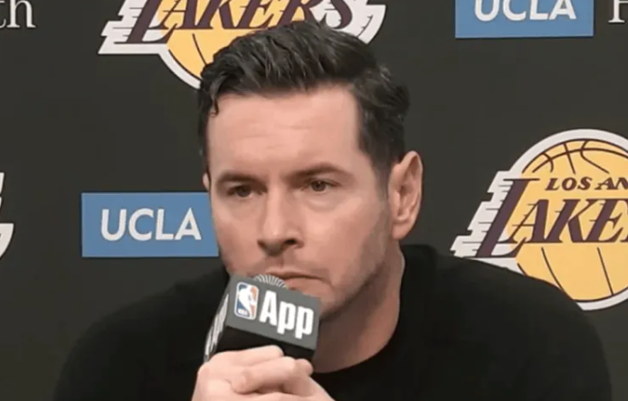 NBA常规赛圣诞大战，火箭客场119-96大胜湖人，送给对手三连败的同时终结了自