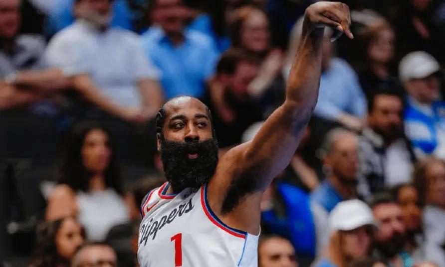 冠军还是需要有点运气，看看哈登离开火箭后的命运就知道，他是真没那冠军命，连站着死