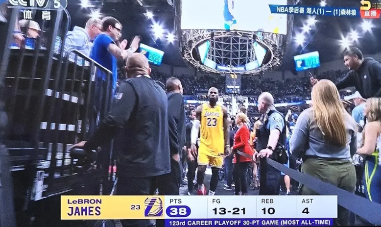 NBA季后赛的舞台，41岁的超高年纪，关键战役，全场38分，所有球员最高！这是什
