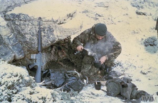1982马岛战争：英国海军陆战队山地兵爱茶成习惯