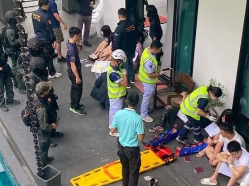 泰国警方突袭清迈府一栋价值超过4000万泰铢的豪宅，逮捕了18名中国籍电诈分子。
