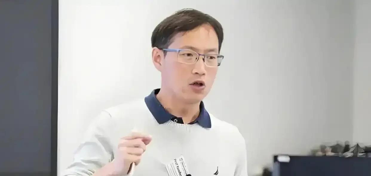王晓峰在人工智能和网络安全领域是大牛，在印第安纳大学干了20多年，带团队，搞项目